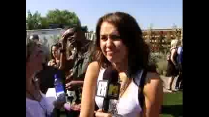 Miley Cyrus Has Advice For The Jonas Brothers - Interview Mtv at Teen Choice Awards 2009