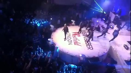 Жестоко изпълнение ! Justin Bieber - Never say Never ( в Лондон 2011 )