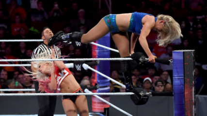 Charlotte Flair brutally powerbombs Alexa Bliss: Survivor Series 2017 (WWE Network Exclusive)