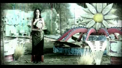 Papa Roach - She Loves Me Not 