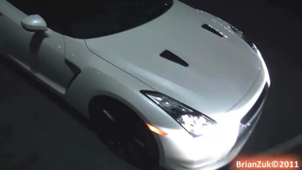 Nissan Gtr през ноща 