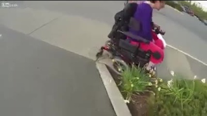 ( ; Човек помага на инвалид