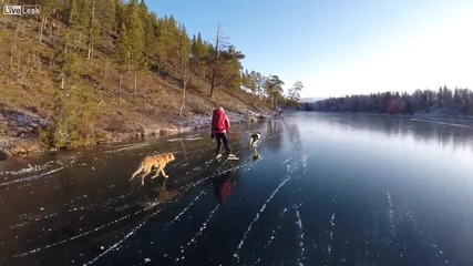 Пързаляне върху замръзнало езеро