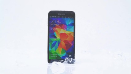 Samsung Galaxy S5 номинира Айфон Ледената кофа