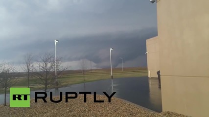 USA: See huge TORNADO tearing through Illinois