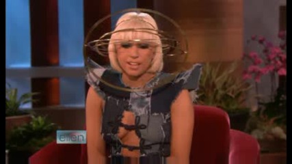 Космическа чиния на главата на Lady Gaga - Interview - Ellen Degeneres Show Live 12.5.2009