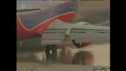 Самолет запалва гумите си при кацане