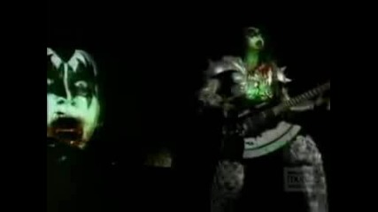 Gene Simmons spitting blood in Farewell Tour.avi