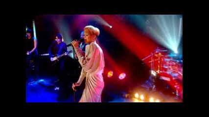 Rihanna - Russian Roulette (friday Night With Jonathan Ross)