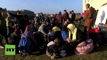 Austria: Hundreds of refugees arrive at German border