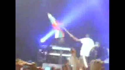 Snoop Dogg С Българското Знаме В Ръка