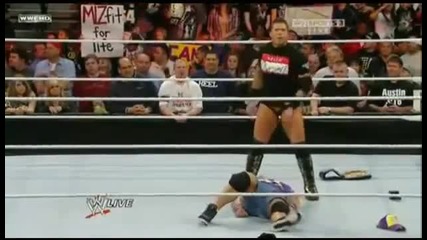 The Miz Прави ''cмазващ Черепа Финал'' и ''лакътя На Народа'' На John Cena
