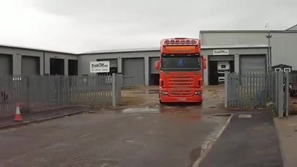 Scania V8 580bhp with Side Pipes