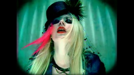 +превод! Avril Lavigne - Hot (official video) Hq 
