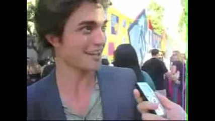 Robert Pattinson - Red Carpet Vmas Interview