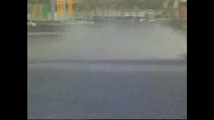 Скутериf1 Powerboat - Crash Sharjah.flv