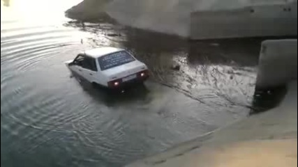 Руснак паркира във водата