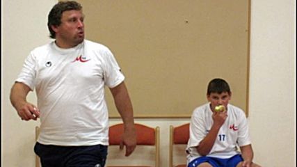 Вили Вуцов: Трудно ще ни вкарват голове