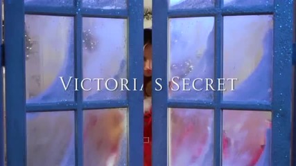 The Victoria's Secret Angels Sing 'deck the Halls'