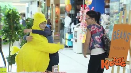 Смях ! Музикални плодове издават изненадващ звук ! Скрита камера !