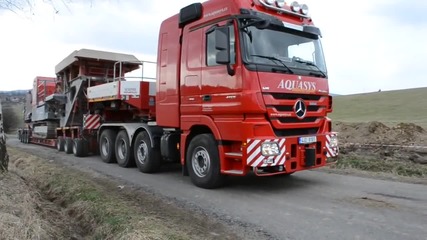 Изкачване на стръмен наклон с извънгабаритен товар • Mercedes Benz !