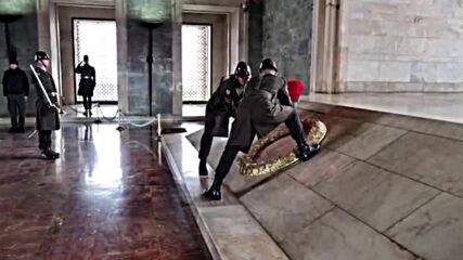 Вицепрезидентът Илияна Йотова положи венец в мавзолея на Мустафа Кемал Ататюрк