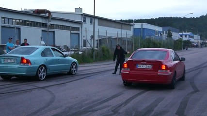 Volvo S60r vs Volvo S60 T5