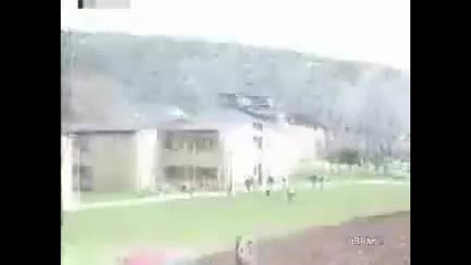 колежани пушат трева хванати от един полицай