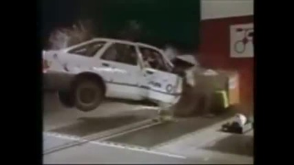 Crash Test - Ford Sierra - челен сблъсък