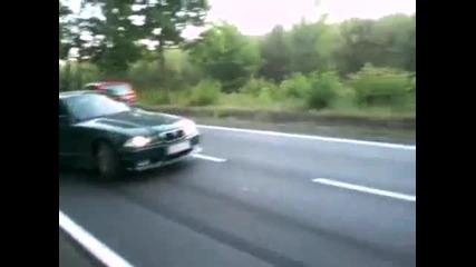 2x bmw e36 328i si zapaliha gumite vbox7