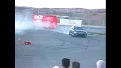 Bmw M6 Doing Donuts 