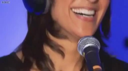 Robbie Williams - Feel (live Bbc Radio 2 07.10.2010) 