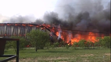 Железопътен мост горя в Texas