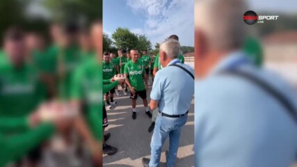 Футболистите на Янтра Габрово с мил жест към доктора си