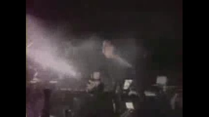 U2 - Tryin To Throw Your Arms Around The World (live)