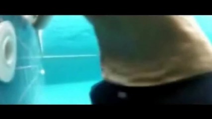 Мощен подводен масаж на гърба