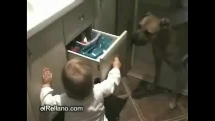 Бебе и Куче Си Играят ! Смях ! 