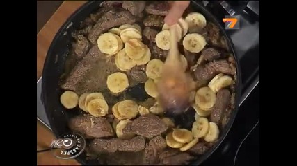 Теди Кацарова готви с Лео телешко с банани