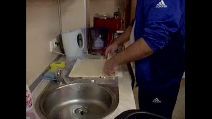 Дани прави баница