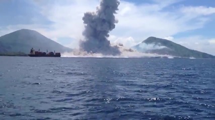 Вулкан се събужда във Папуа-нова Гвинея