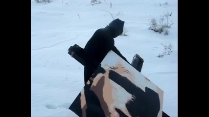 16+ No Name сваля маската