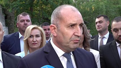 Радев: Правителството налива значителни средства за пропаганда и реклама на еврото