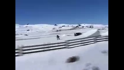 Ето как Ken Block кара snowboard.