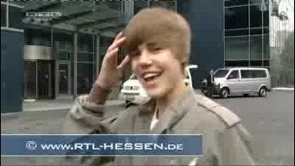 Justin Bieber целува врата на хотел 