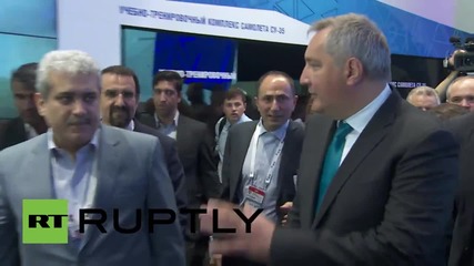 Russia: Iranian Vice President tries out 3D combat simulators at MAKS-2015