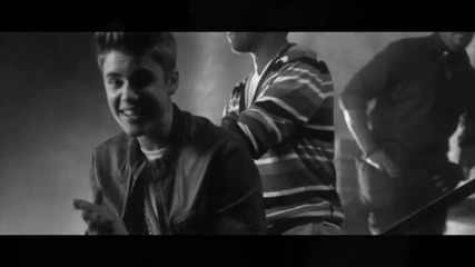 Justin Bieber - Fa la la ft. Boyz Ii Men ( Официално видео ) + Текст и Превод!