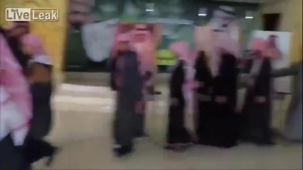 Саудитските Хора "ръкостискане" с кралското семейство