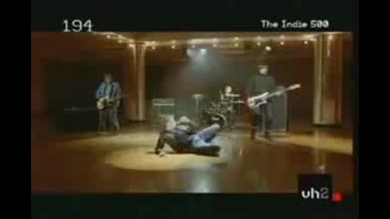 Песента от Мисия Лондон Blur - Charmless Man
