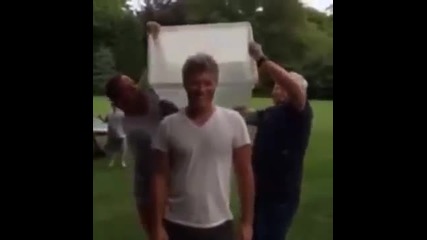 Jon Bon Jovi Als Ice Bucket Challenge