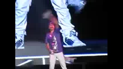 Justin Bieber - One Less Lonely Girl ( Manila Live )